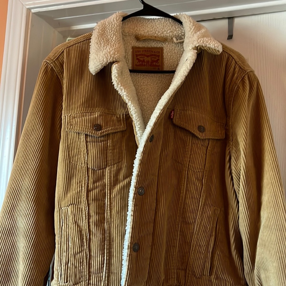 OPEN TO OFFERS Levi's Women's Tan Corduroy Jacket with Sherpa Lining SIZE XL